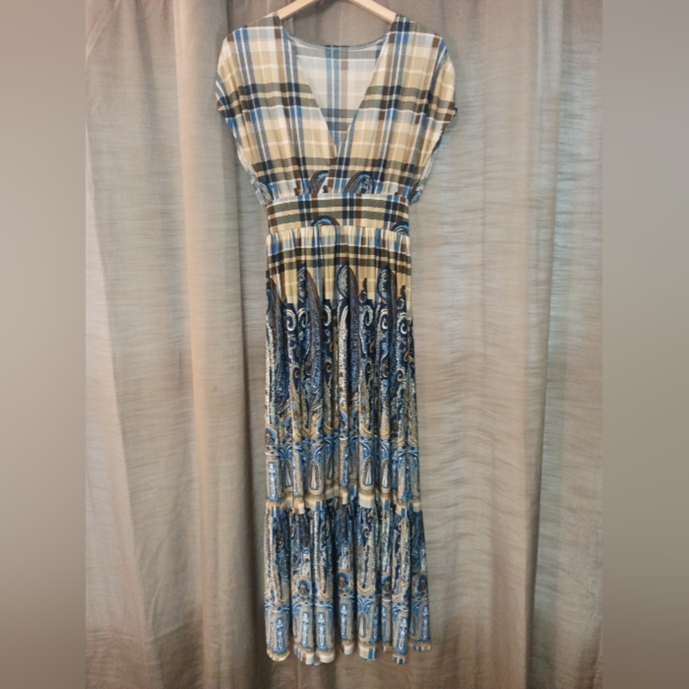 Boutique Boho Tiered Maxi Dress Stretchy V-neck Size Medium